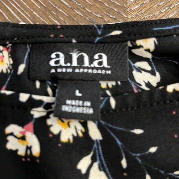 a.n.a.  A New Approach black floral small print shirt/blouse LARGE - Picture 13 of 17